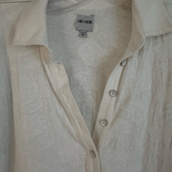 Nic & Zoe Ivory Collared Shirt  Size Medium - Picture 2 of 7
